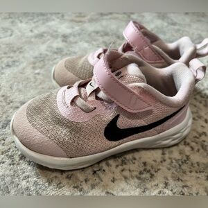 Toddler Girls Nike Pink and Black Velcro Sneakers